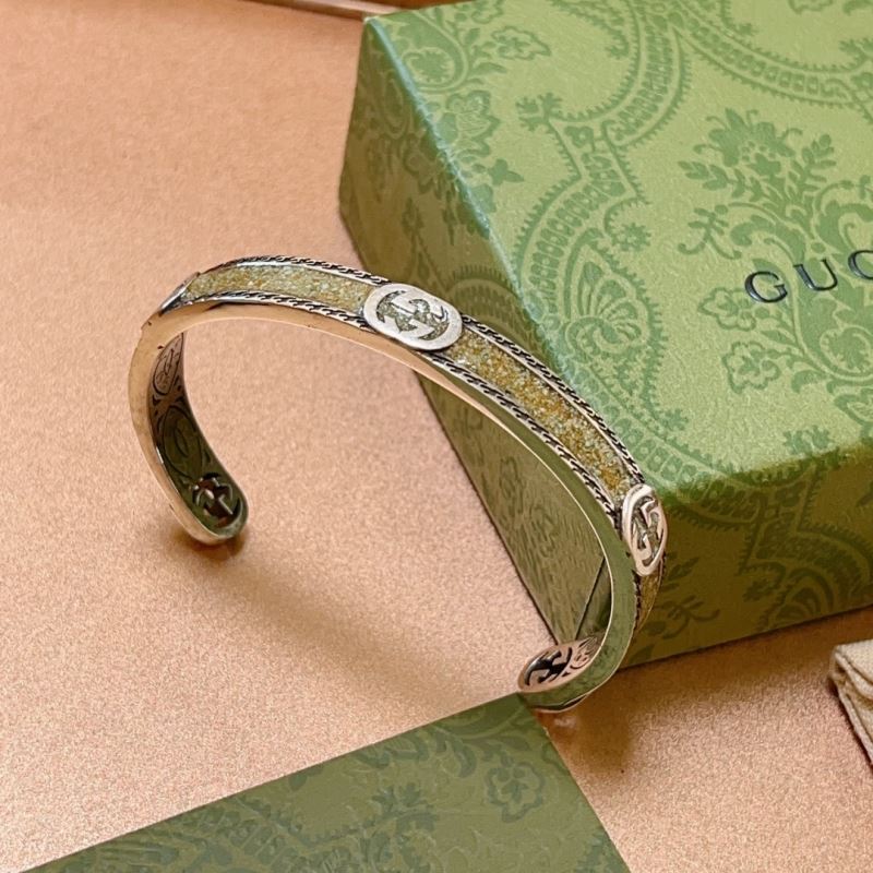 G*u*i bracelets
